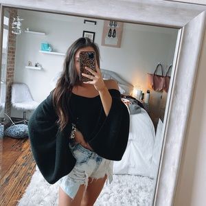Black scoop sleeve sweater🖤